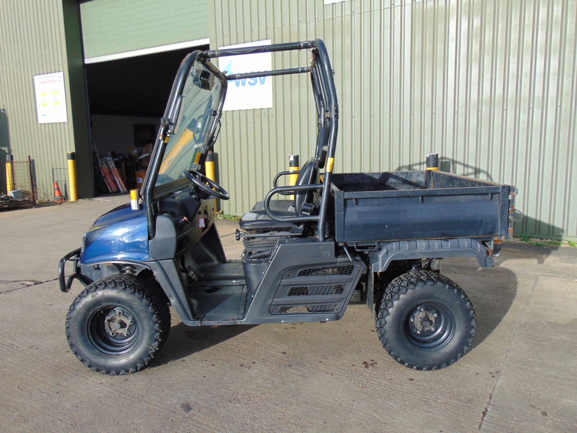 2017 Cushman XD1600 4x4 Diesel Utility Vehicle Showing 805 hrs - Image 4 of 17