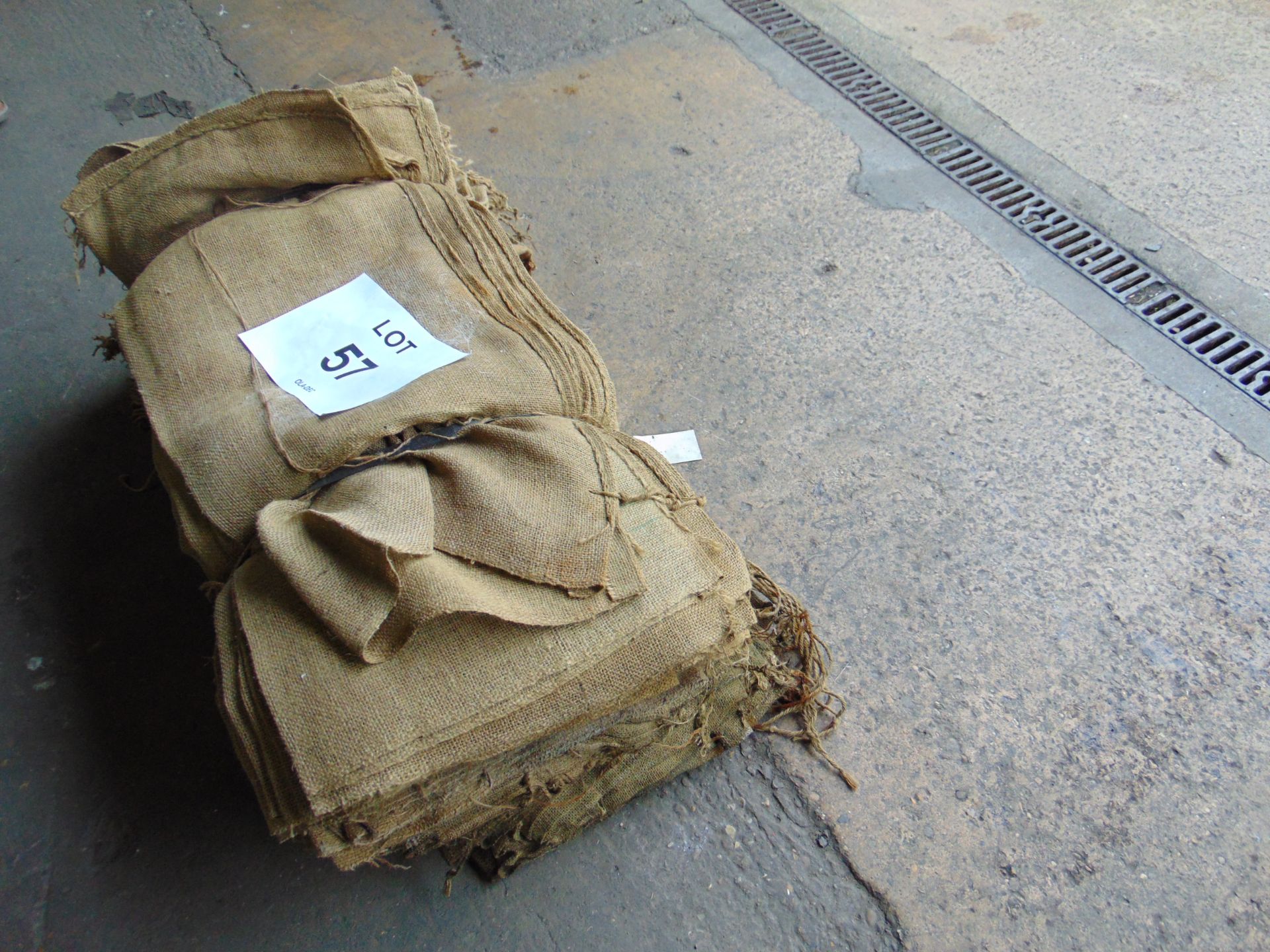 2 x Packs of Standard British Army Hessian Sand Bags Approx 150 - Image 2 of 3