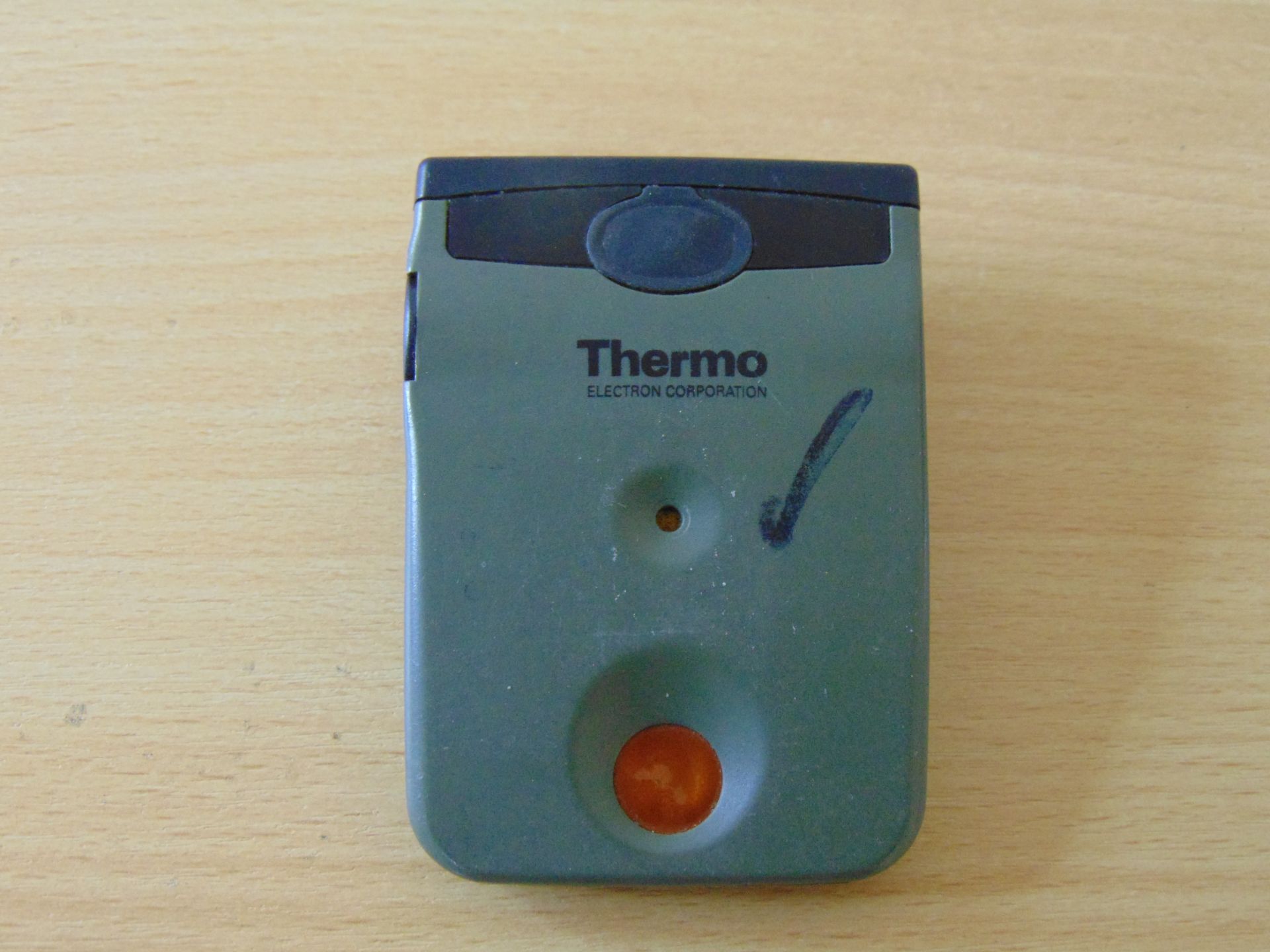 ROLSON UNIVERSAL SURVIVAL TOOL AND THERMO SCIENTIFIC EPD ELECTRONIC PERSONAL DOSIMETER - Image 3 of 8