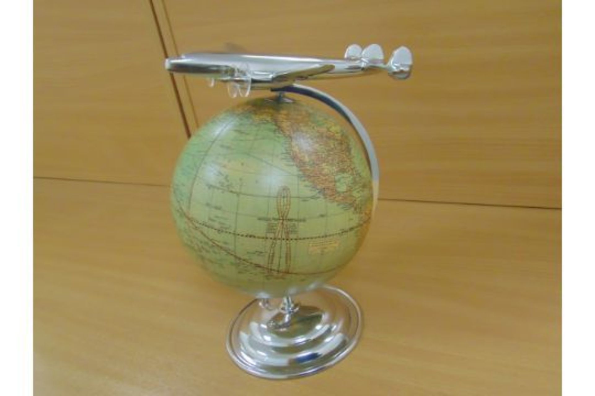 ON TOP OF THE WORLD MODEL - AIRCRAFT PLUS GLOBE - Image 3 of 10