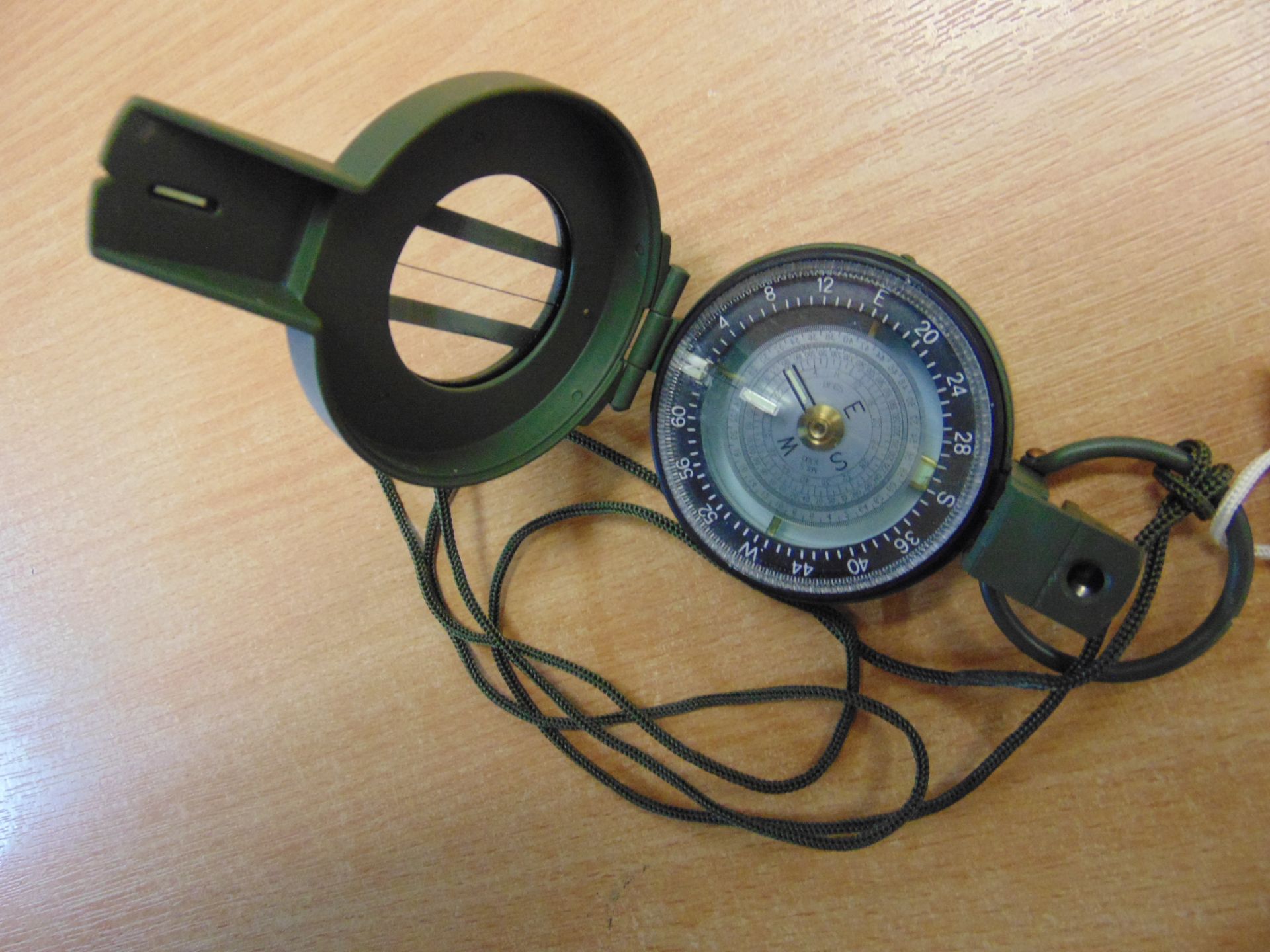 NEW UNISSUED FRANCIS BAKER M88 BRITISH ARMY PRISMATIC COMPASS NATO MARKS IN MILS - Image 2 of 6