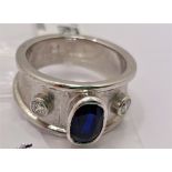 Designer 18ct white gold templar ring with sapphire and diamonds, approx size I/J, hallmarked