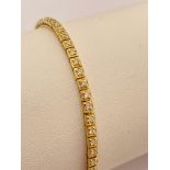 18ct yellow gold 1.85ct diamond tennis bracelet, approx length 19cm, approx weight 12g,