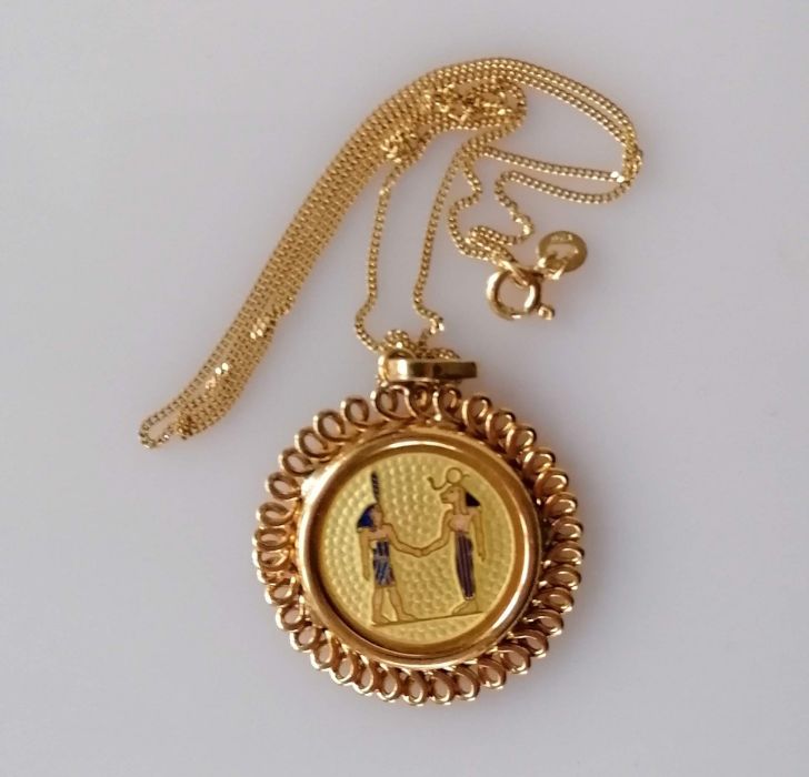 An Italian 18ct gold pendant with enamel decoration and chain, both stamped 750, 13g - Image 2 of 3