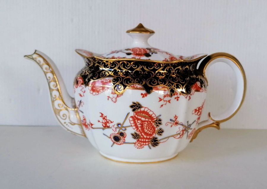 An Edwardian Royal Crown Derby tea service, pattern 2649 comprising four cup/saucers/plates, cove - Bild 2 aus 5