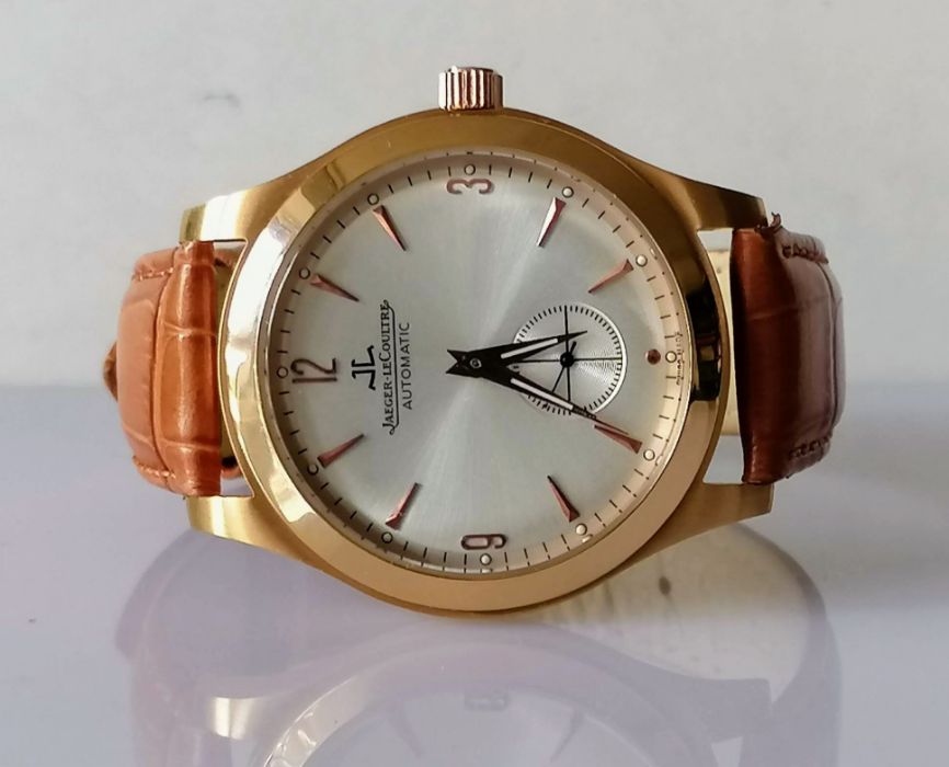 A Jaeger-LeCoultre Master Control Hours 5 ATM 18ct rose gold 40mm case watch with silver di