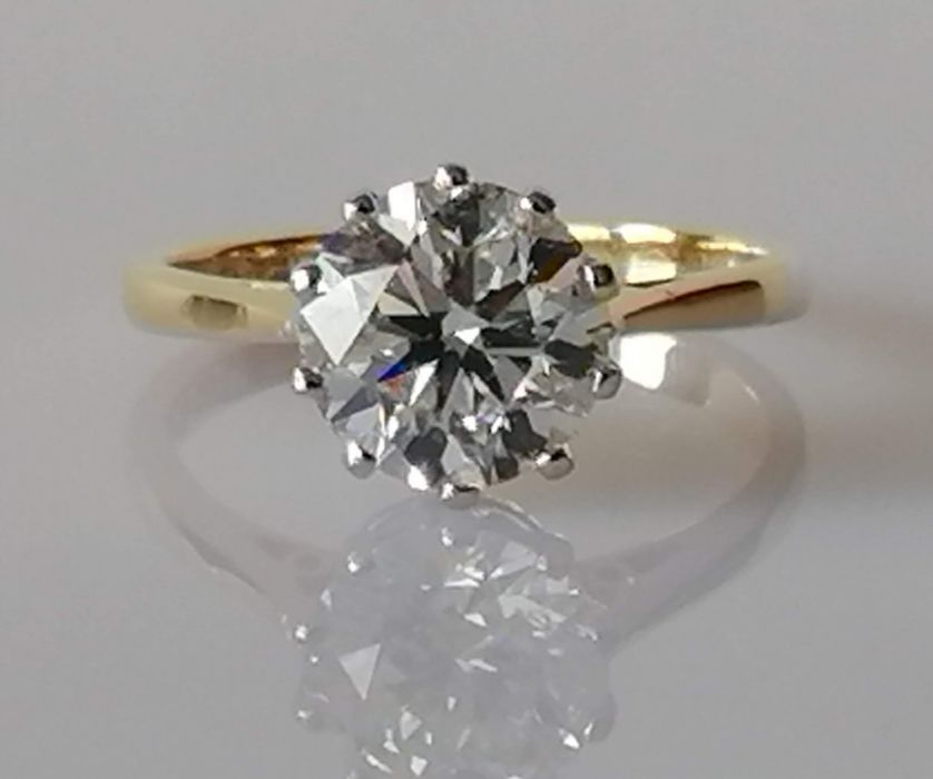 A single stone diamond ring, the round brilliant-cut diamond approximately 8.84 x 8.44 x 5.43mm, we