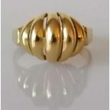 A yellow gold ring with fluted decoration, stamped 18ct, 4.5g