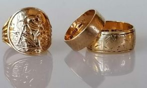A gold St. Christopher ring and two gold wedding bands with etched decoration, sizes P, N, Q