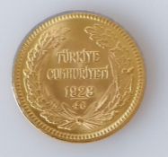 A Turkish Gold Cumhuriyeti Coin, 1923/46, 7.2g
