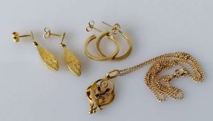 A 15ct gold floral brooch, stamped, 1.5g, on a 9ct gold chain, hallmarked and two pairs of 9ct gold