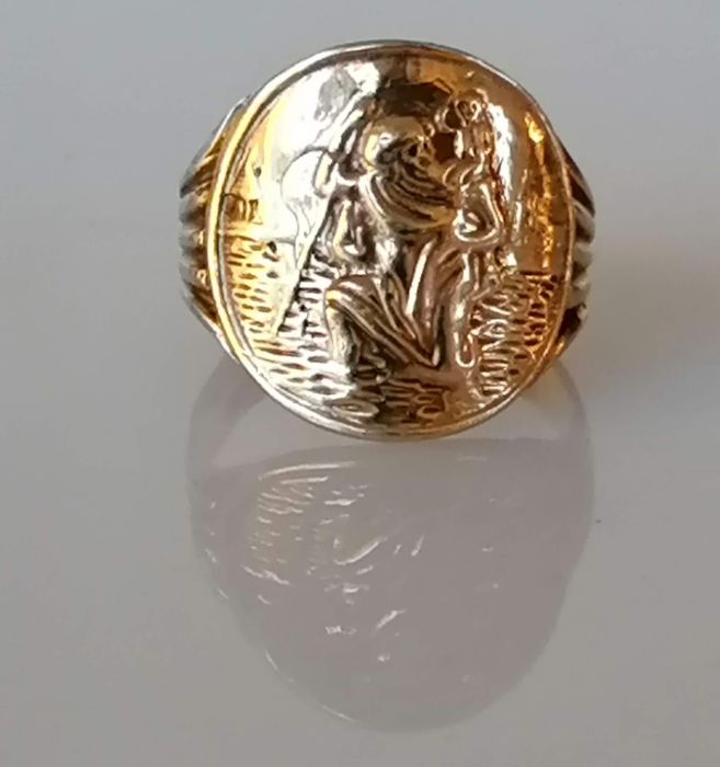 A gold St. Christopher ring and two gold wedding bands with etched decoration, sizes P, N, Q - Bild 3 aus 5