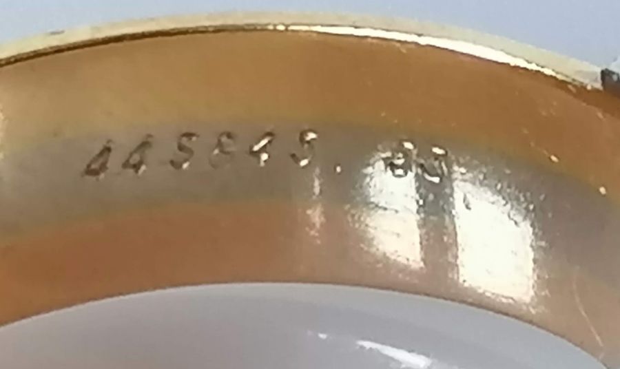 An 18K vintage Cartier double C tri-gold diamond ring, size O, signed shank, 6mm, stamped 750 - Bild 5 aus 6