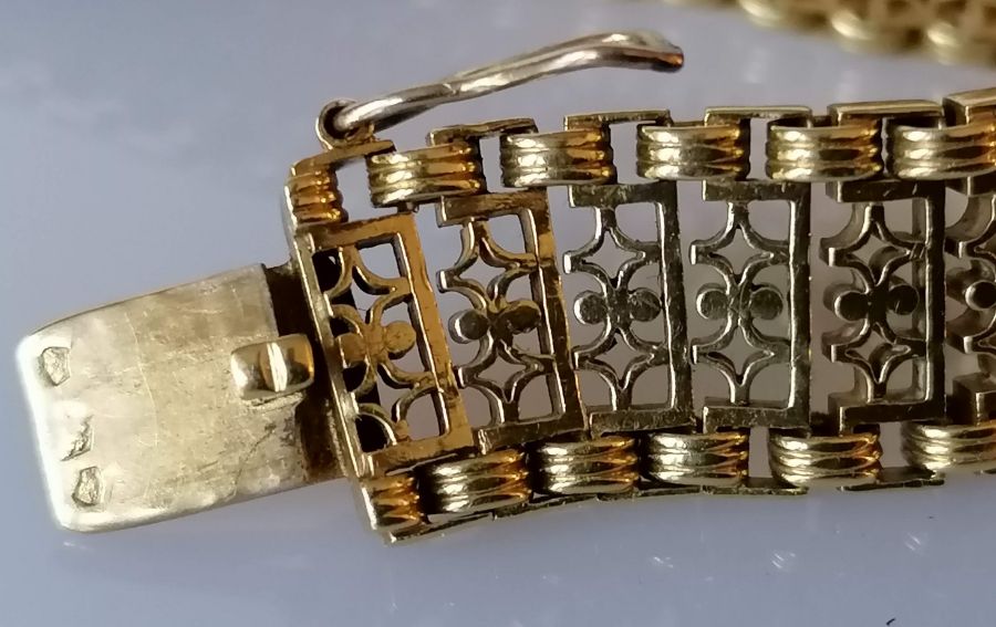 A vintage gold mesh bracelet, French hallmarks for 18ct, 33.83g - Image 5 of 5