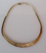 A graduated 9ct gold tri-colour necklace with brick-shape design, 40 cm, import hallmarks, 34g