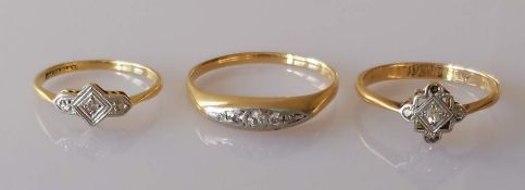 An Art Deco diamond ring on an 18ct yellow gold and platinum setting, size L, stamped, 1.51g