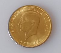 A Turkish Gold Cumhuriyeti Coin, 1923/45, 7.2g