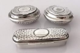 A pair of Edwardian oval silver snuff boxes, 6 x 4.5 x 2.5 cm and another matching, elliptical, 8.
