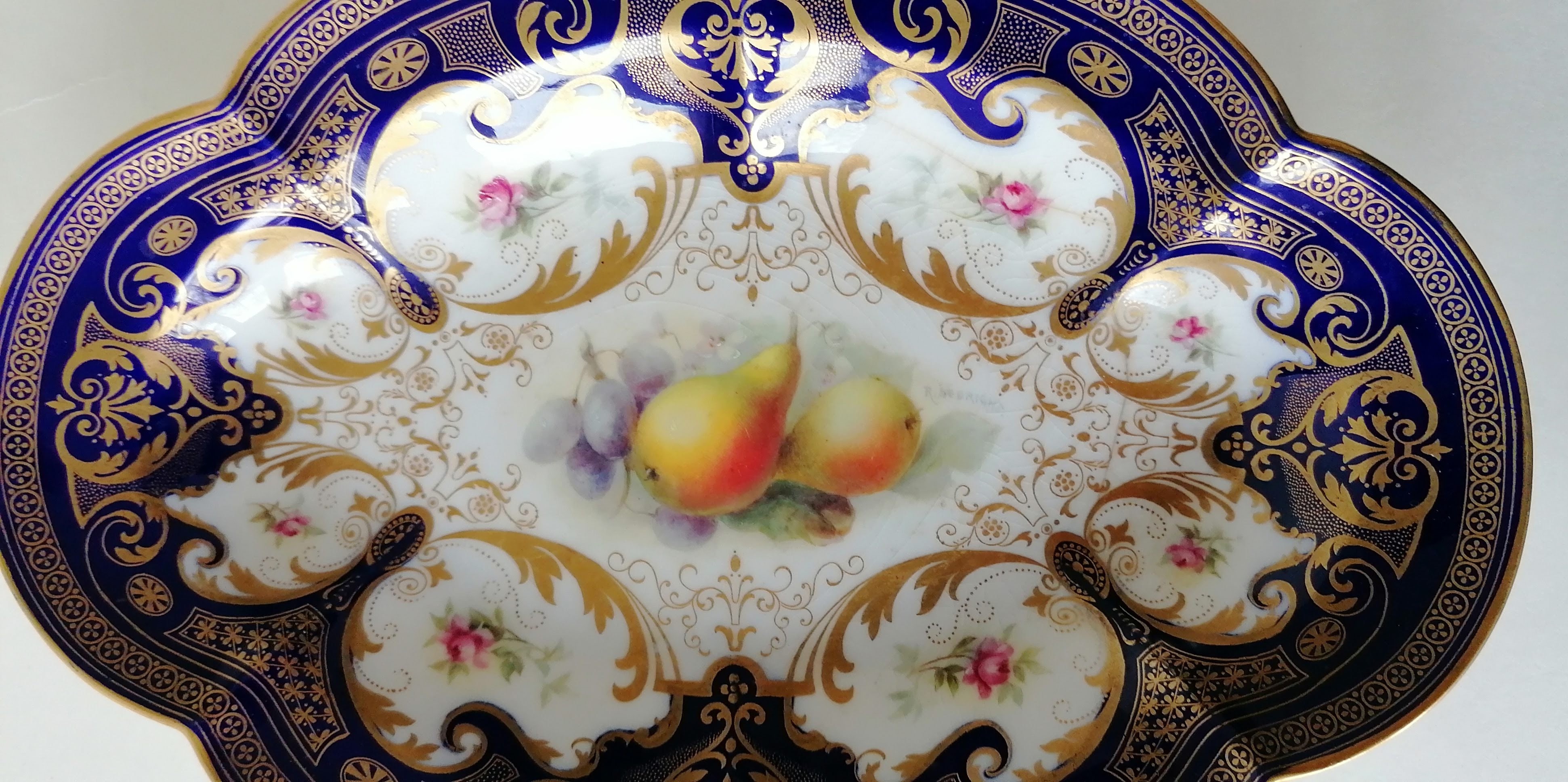 An Edwardian Royal Worcester dessert set comprising: a pair of oval hand-painted oval dishes, 27.5 x - Image 4 of 17