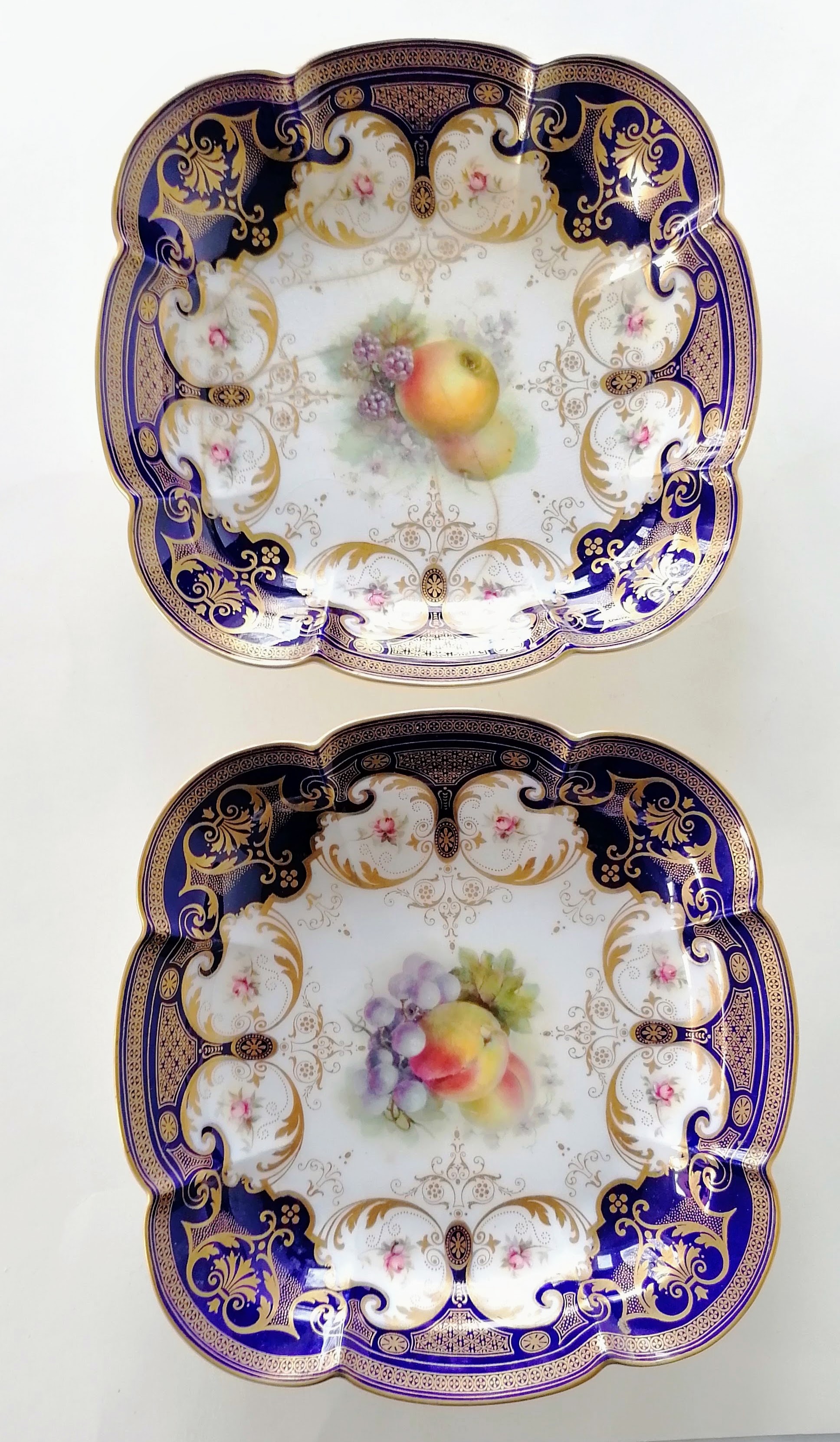 An Edwardian Royal Worcester dessert set comprising: a pair of oval hand-painted oval dishes, 27.5 x - Image 3 of 17