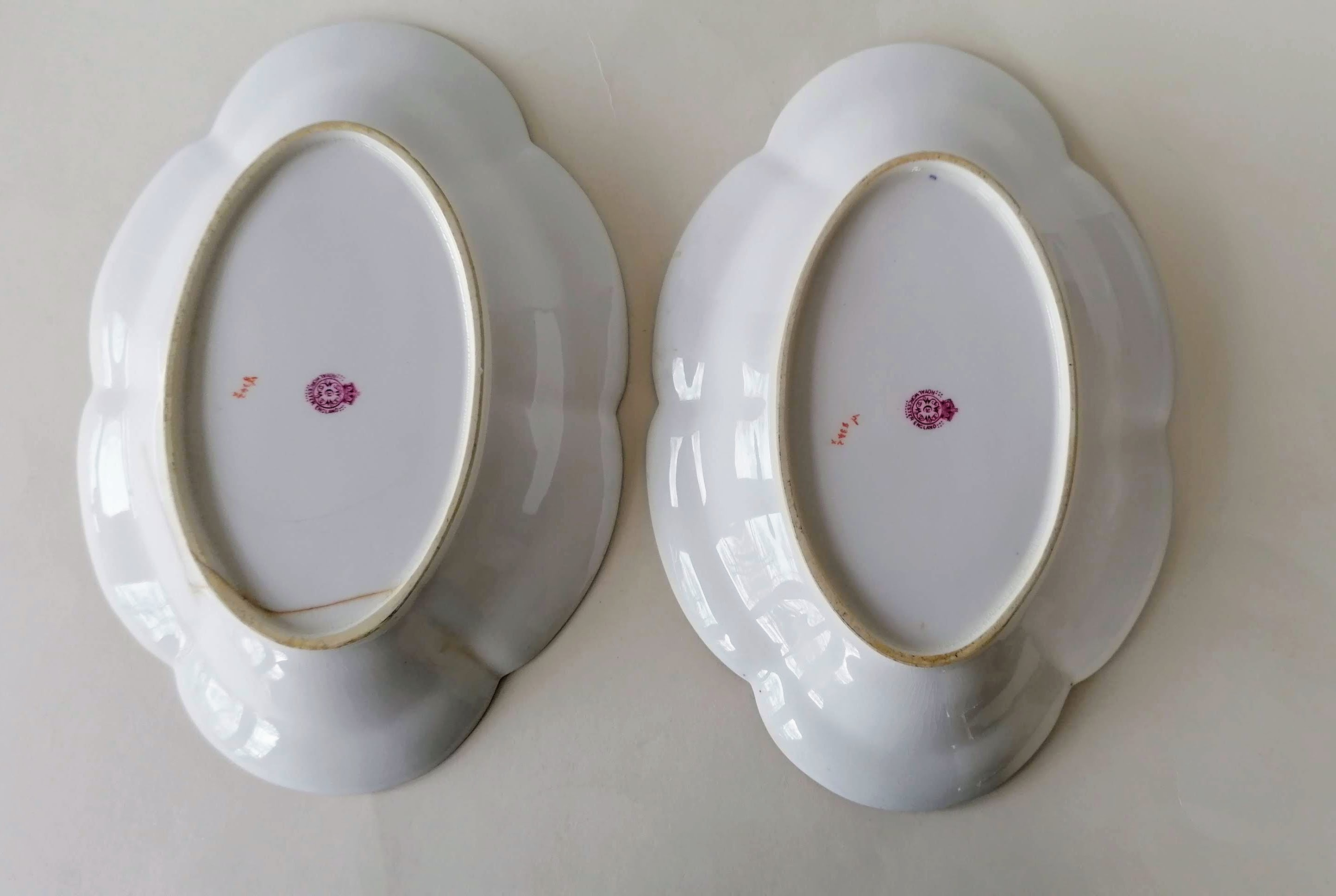 An Edwardian Royal Worcester dessert set comprising: a pair of oval hand-painted oval dishes, 27.5 x - Image 8 of 17