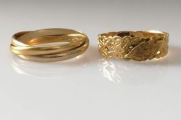 A yellow/white/rose gold 2mm Russian wedding ring comprising three interlinked bands, stamped 750; a