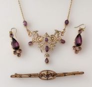 An Edwardian integrated gold chain pendant with amethyst and seed pearl decoration, stamped 9ct;