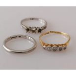 A platinum wedding band, a platinum ring without stones, sizes N, P and an 18ct yellow gold and