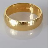 An 18ct yellow gold wedding band with textured finish, hallmarked, size K, 4.3g