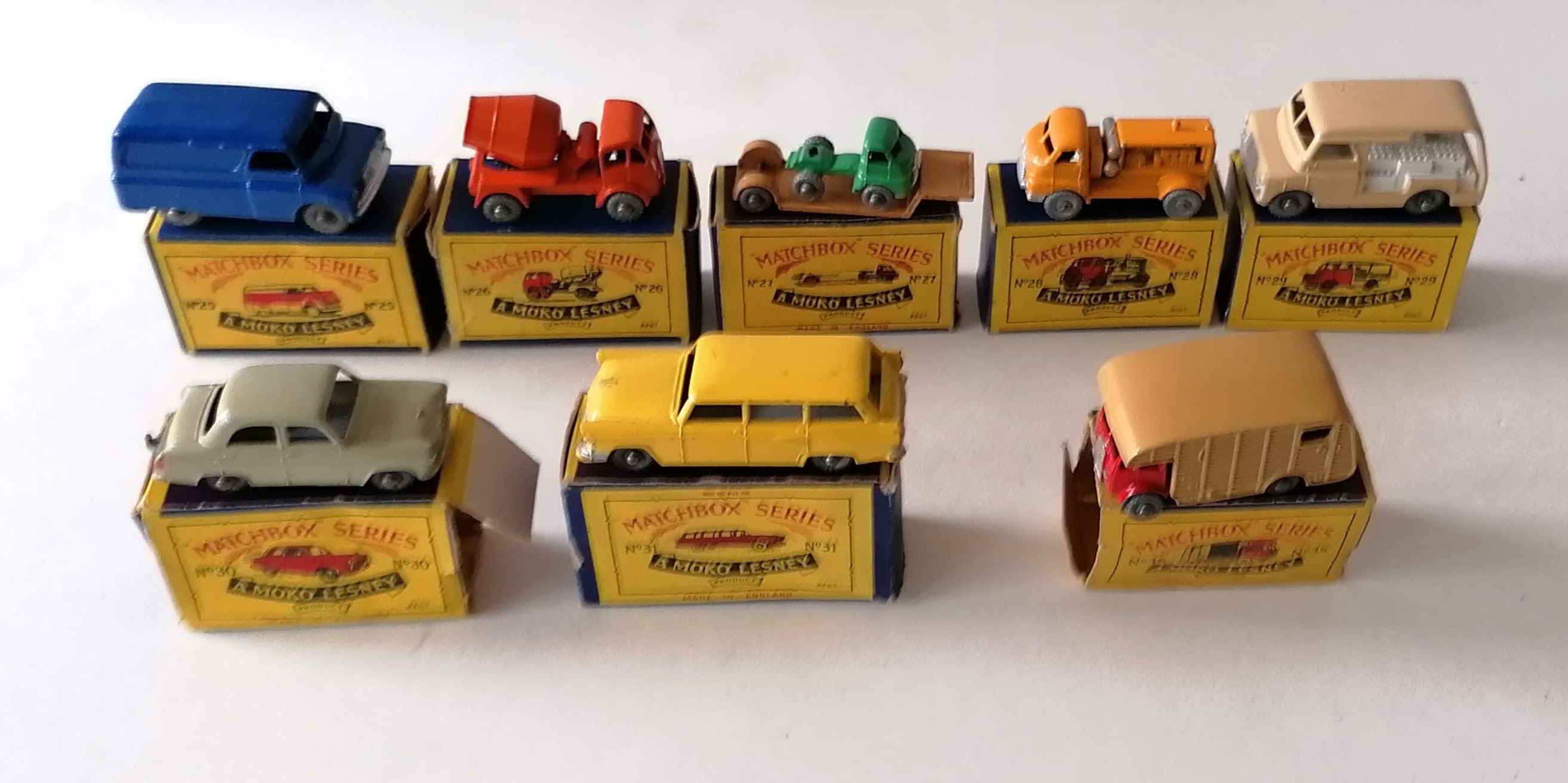 Moko Lesney Matchbox Series No 25 Bedford Van, model and box good; No 26 Cement Mixer, model very