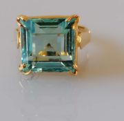 An 18ct yellow gold square-cut aquamarine dress ring, 12mm, size J, stamped, 6.6g