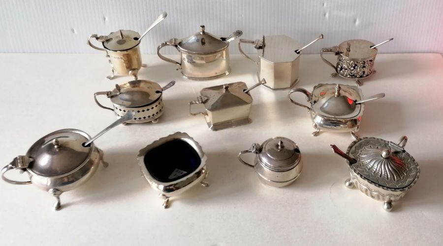 An assortment of eleven Victorian, Edwardian and later silver mustard pots, all with glass liners in - Image 4 of 4