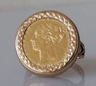 A Victorian gold half gold sovereign ring, 1878, shank hallmarked 9ct, size T, 8.66g