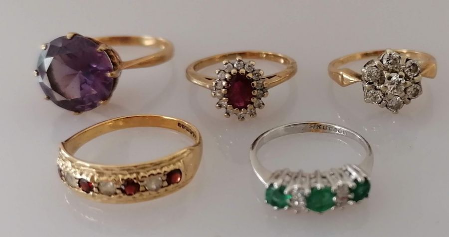 An assortment of five gem-set rings on 9ct white and yellow gold settings, various sizes, - Image 2 of 4