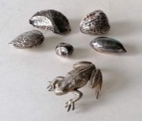 A silver figure modelled as a frog by C J Vander Ltd., Sheffield 1997, 5 cm W, 94g and five silver