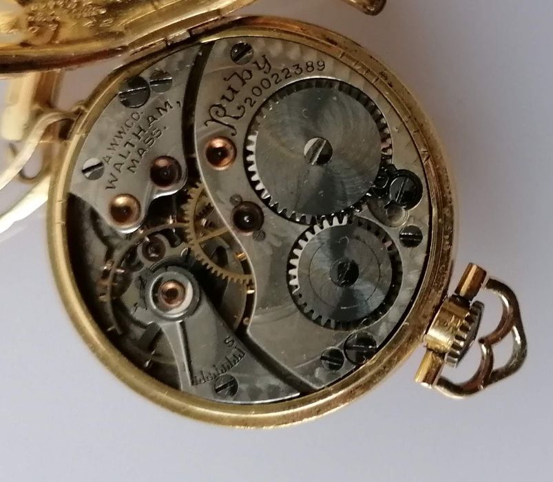 A George V ladies 18ct gold-cased fob watch with Arabic numerals, subsidiary seconds hand, dial 22mm - Image 4 of 4