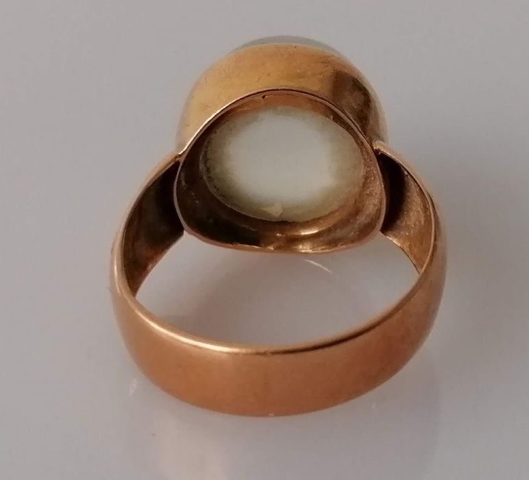 A moonstone cabochon ring on 18ct yellow gold, import marks, size M, 6.9g - Bild 4 aus 5