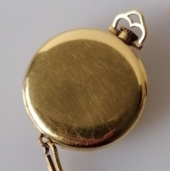 A George V ladies 18ct gold-cased fob watch with Arabic numerals, subsidiary seconds hand, dial 22mm - Image 2 of 4