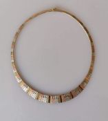 A 9ct tri-gold bib necklace, 40 cm, import hallmarks, 23g