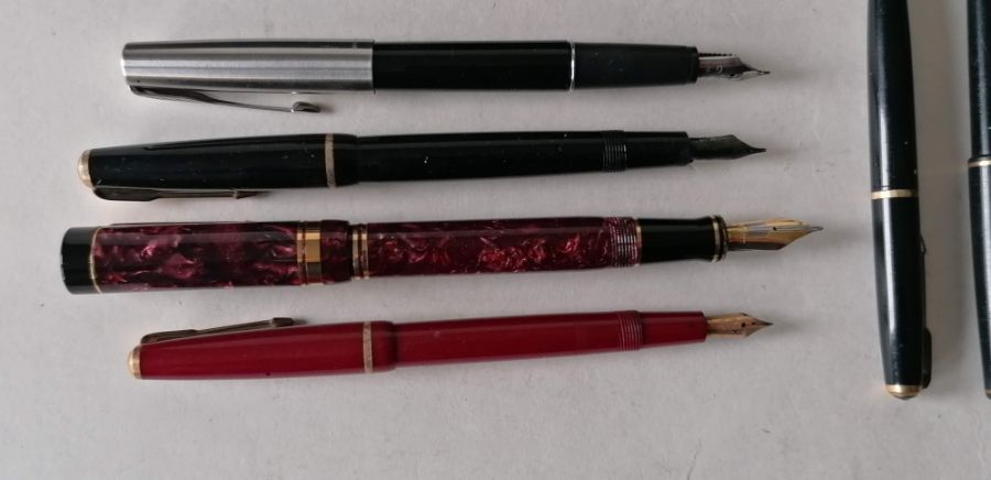 A mixed assortment of fourteen Parker fountain and ballpoint pens, four with original boxes - Image 2 of 4