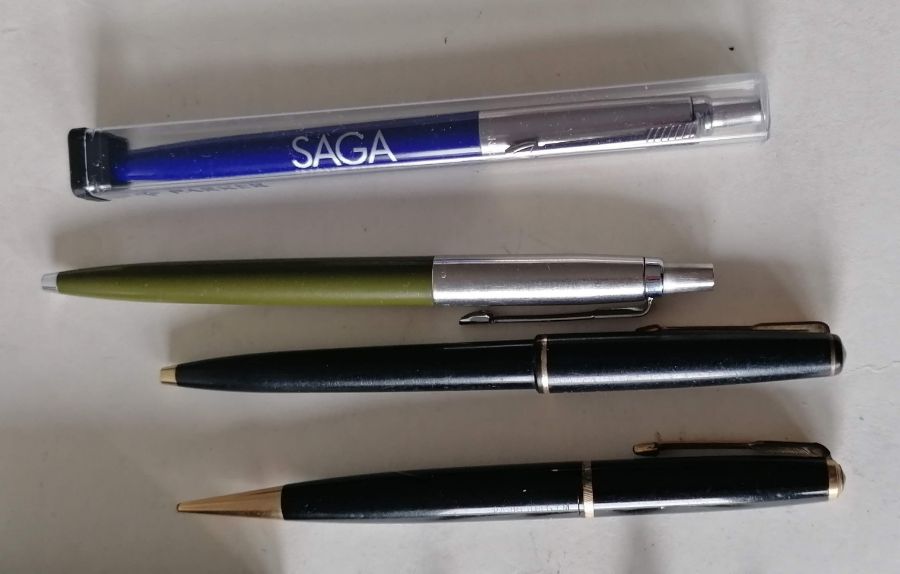 A mixed assortment of fourteen Parker fountain and ballpoint pens, four with original boxes - Image 3 of 4