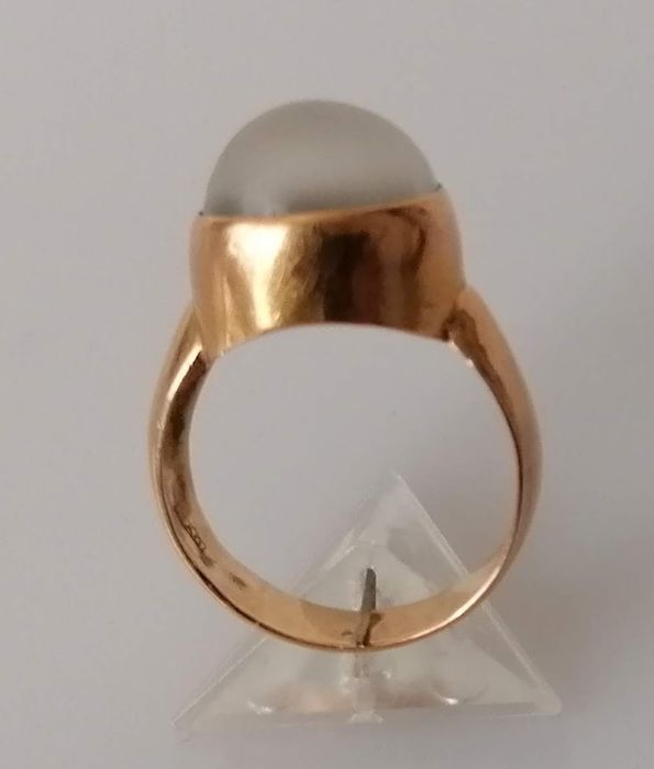 A moonstone cabochon ring on 18ct yellow gold, import marks, size M, 6.9g - Bild 5 aus 5