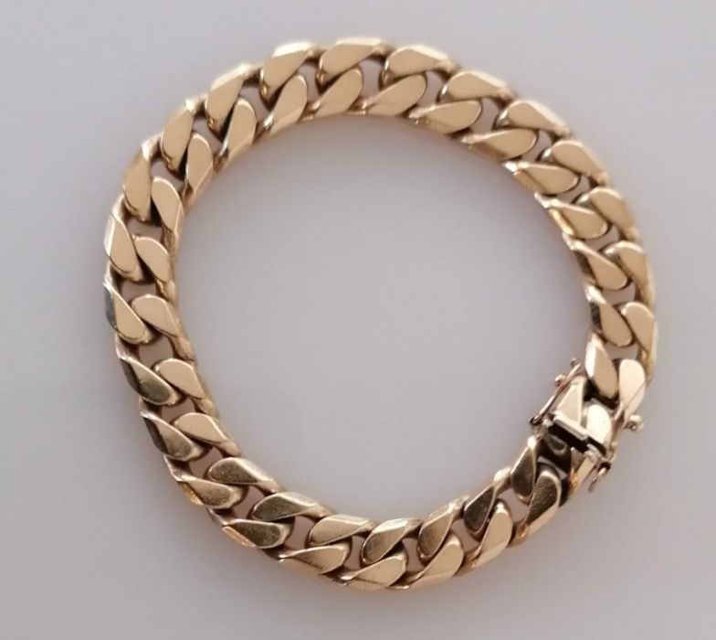 An Italian 9ct yellow gold flat curb-link bracelet by Indaerre, 18 cm, import marks, clasp good, ext