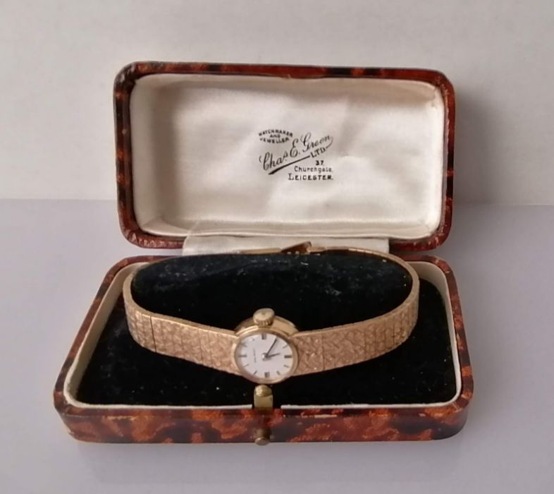 A ladies Jean Renet dress watch in a 9ct gold textured strap, hallmarked, 22.7g (without mechanism) - Bild 2 aus 4