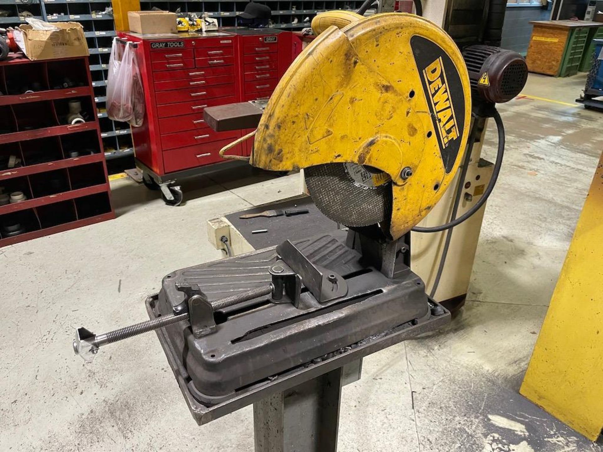 LOT: BALDOR DOUBLE PEDESTAL GRINDER 3 HP, (2) DEWALT PEDESTAL CHOP SAWS PLEASE NOTE: EXCLUSIVE - Image 4 of 7