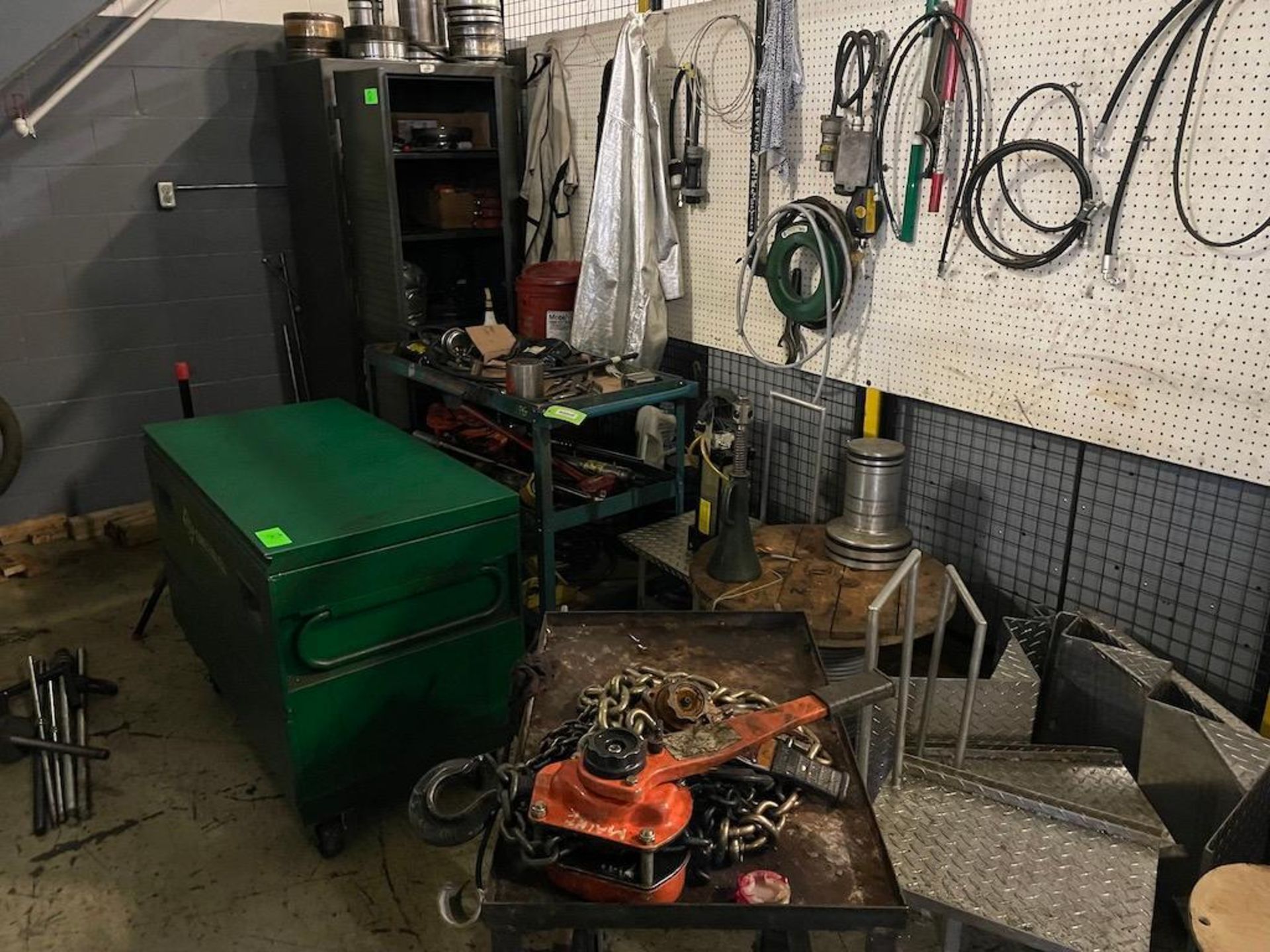 LOT REMAINING CONTENTS OF MAINTENANCE CAGE, MAG DRILL, 2 PORTABLE CARTS W JACKS, TOOLS, CONTENTS,