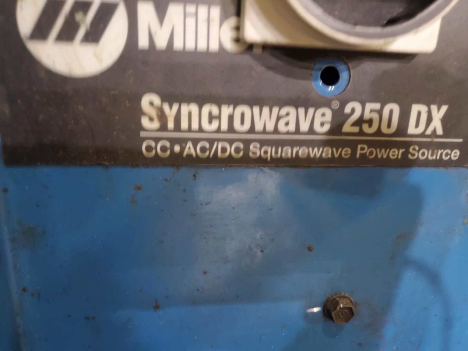 MILLER SYNCROWAVE 250 DX TIG W COOLMATE 3 CHILLER, DRO, ON PORTABLE STEEL FRAME CART. PLEASE NOTE: - Image 4 of 7