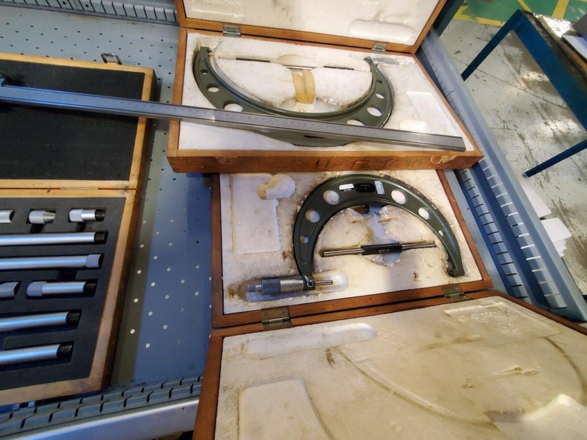 LOT PRECISION INSPECTION: 24INCH VERNIER, INSIDE MICROMETER, BORE GAUGE, MITUTOYO 3 CALIPERS UP TO - Image 5 of 5