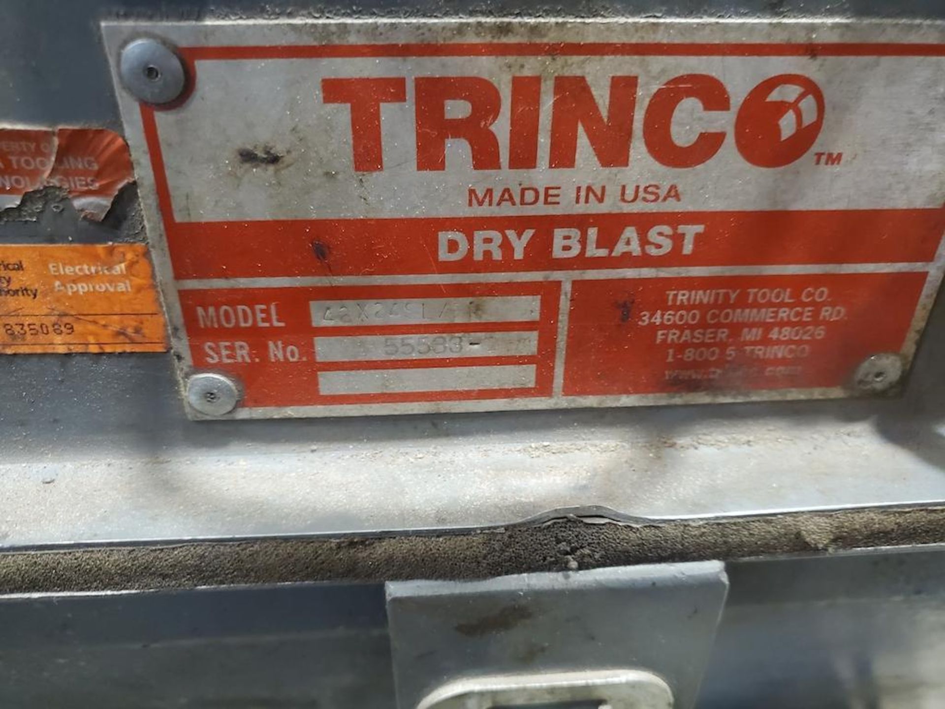 TRINCO DRY BLAST CABINET, MODEL 42X24 SL, W DUST COLLECTOR, SN 55583 PLEASE NOTE: EXCLUSIVE - Image 2 of 4