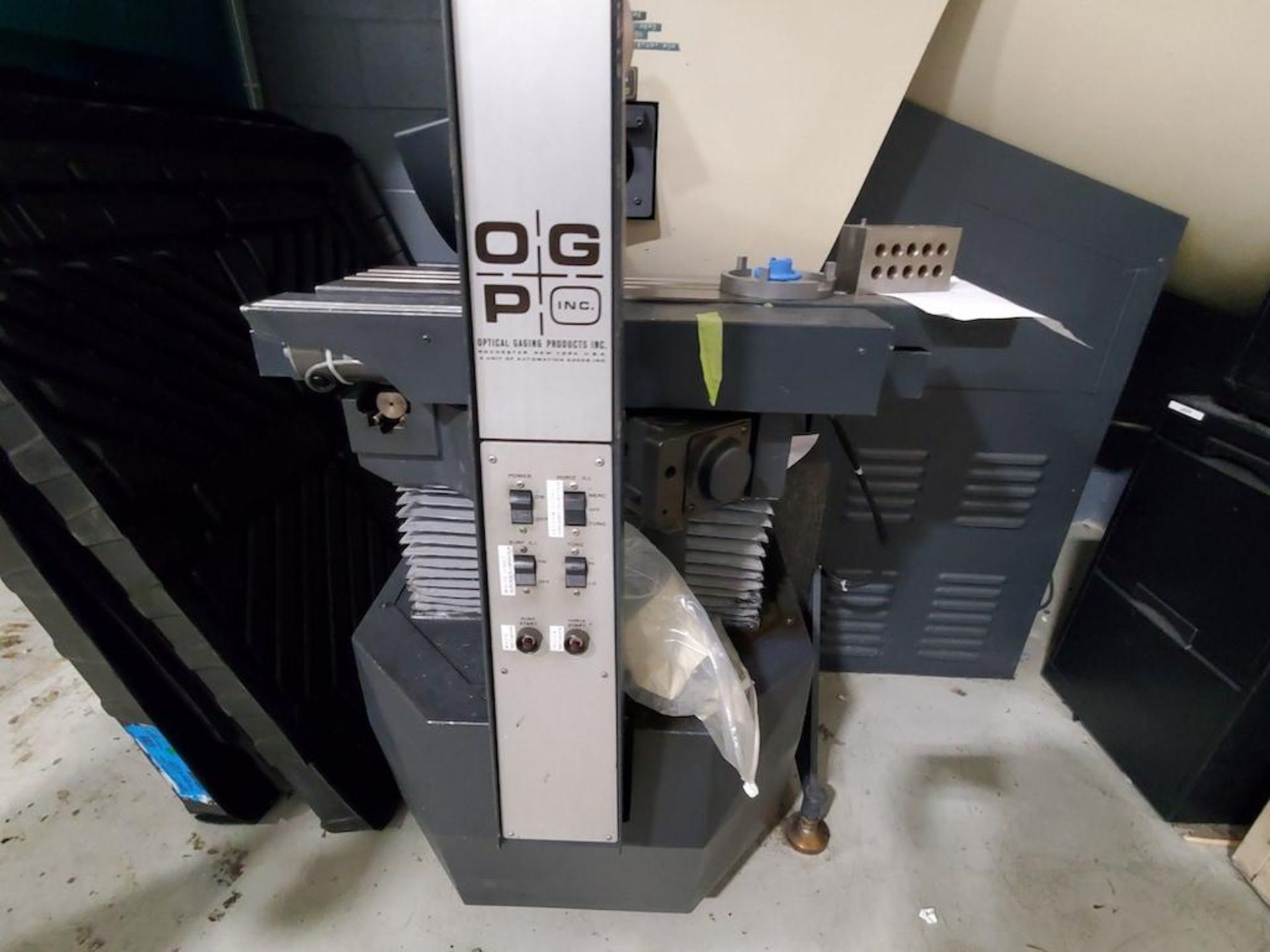 OPG OPTICAL COMPARATOR MODEL OQ20, 20INCH, SN QA9011 [MAIN CMM ROOM] PLEASE NOTE: EXCLUSIVE - Image 5 of 6